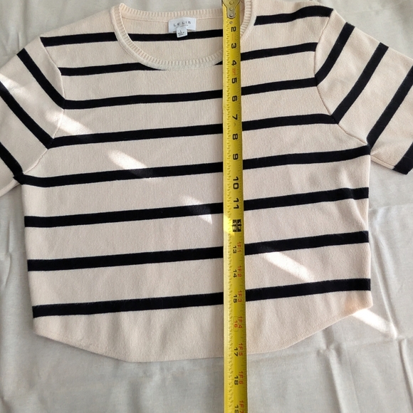 Le Lis Striped Black & Cream Knit Cropped Top Size Large - Picture 5 of 6
